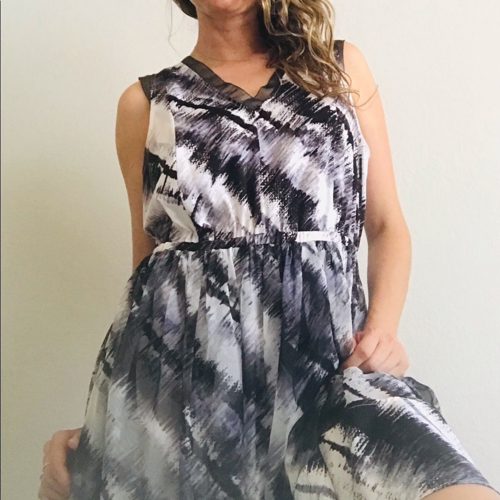 Nice Vera Wang  cocktail dress Size L.🔵🔵🔵